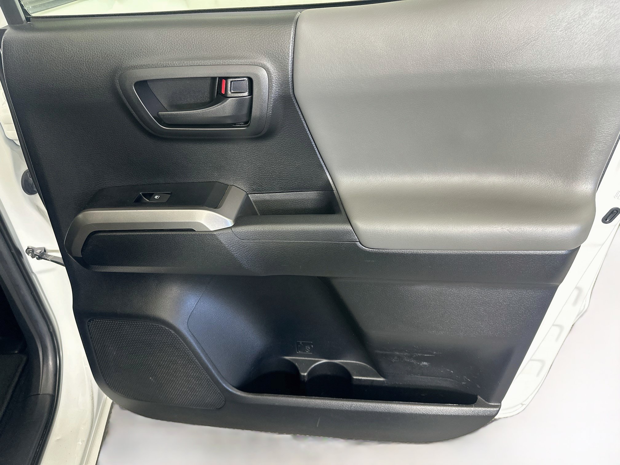 Used 2023 Toyota Tacoma SR5 RWD image 28