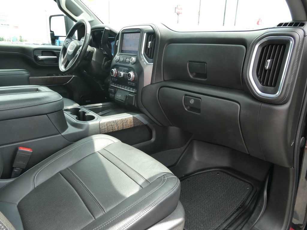 Certified 2022 GMC Sierra 3500 Denali w/ Denali Black Diamond Edition AWD/4WD image 15