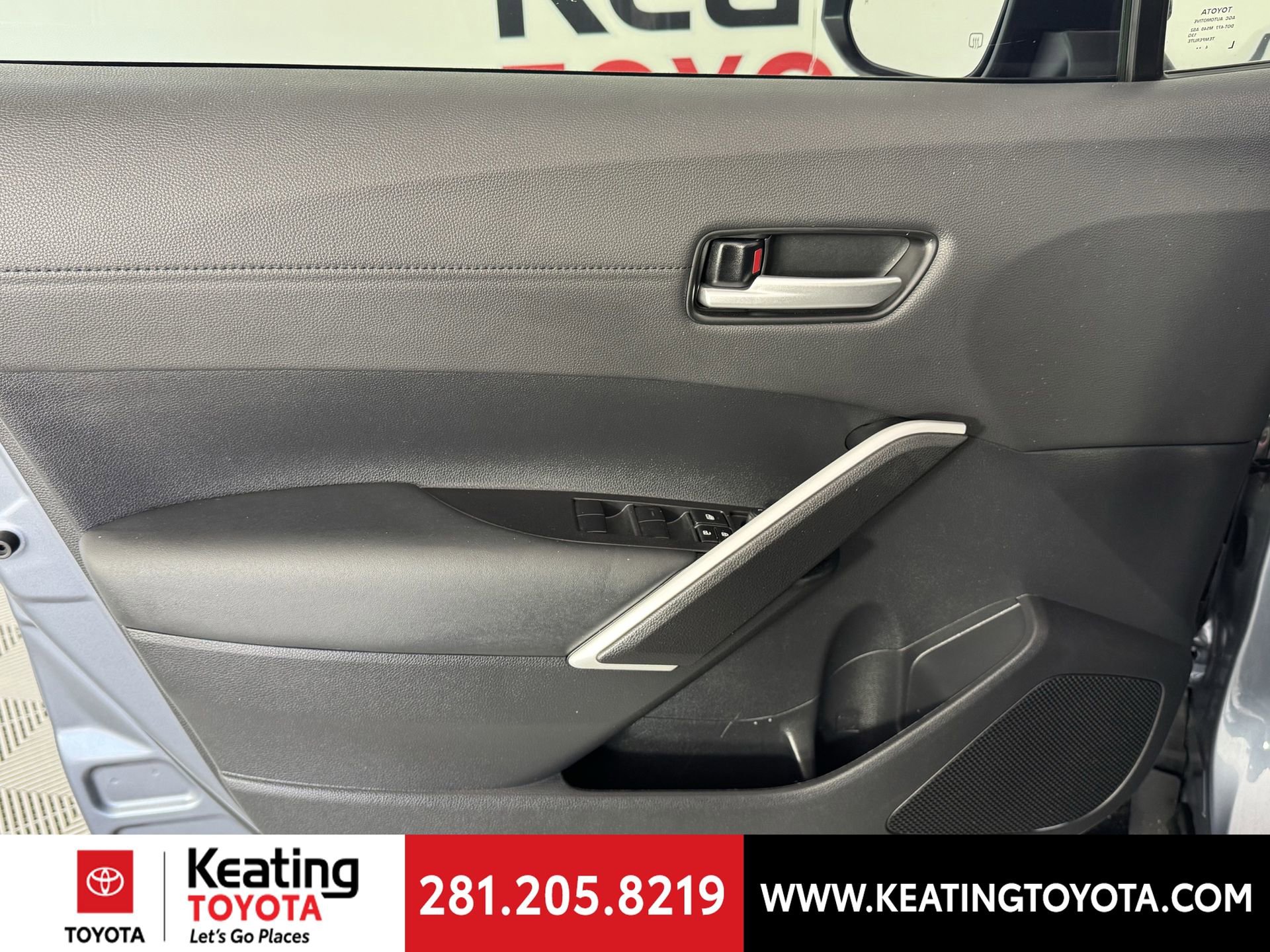 Used 2025 Toyota Corolla Cross AWD Hybrid w/ Convenience Package image 11