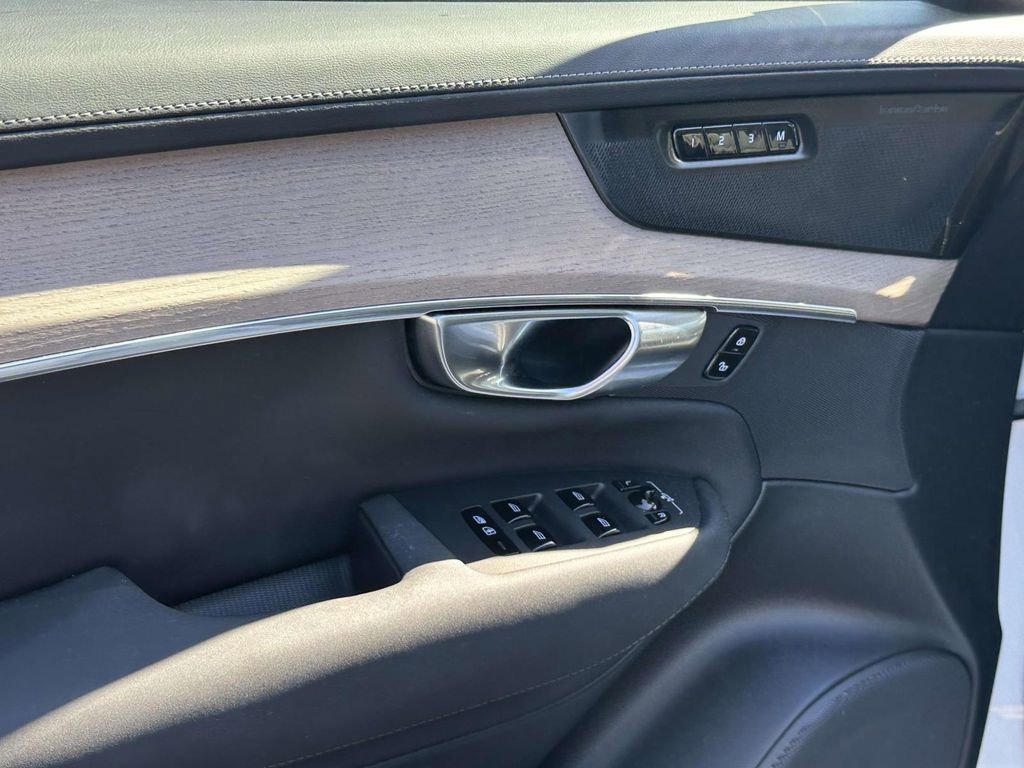 Certified 2025 Volvo XC90 T8 Plus w/ Protection Package Premier AWD/4WD image 17