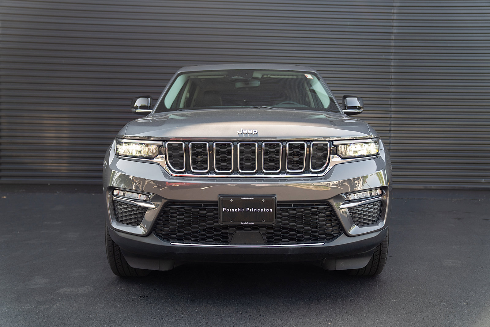 Used 2022 Jeep Grand Cherokee Limited AWD/4WD image 24