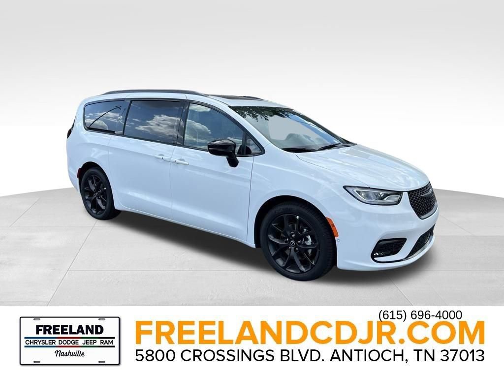 New 2026 Chrysler Pacifica Limited w/ S Appearance Package