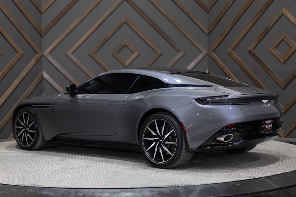 Used 2019 Aston Martin DB11 Coupe image 2