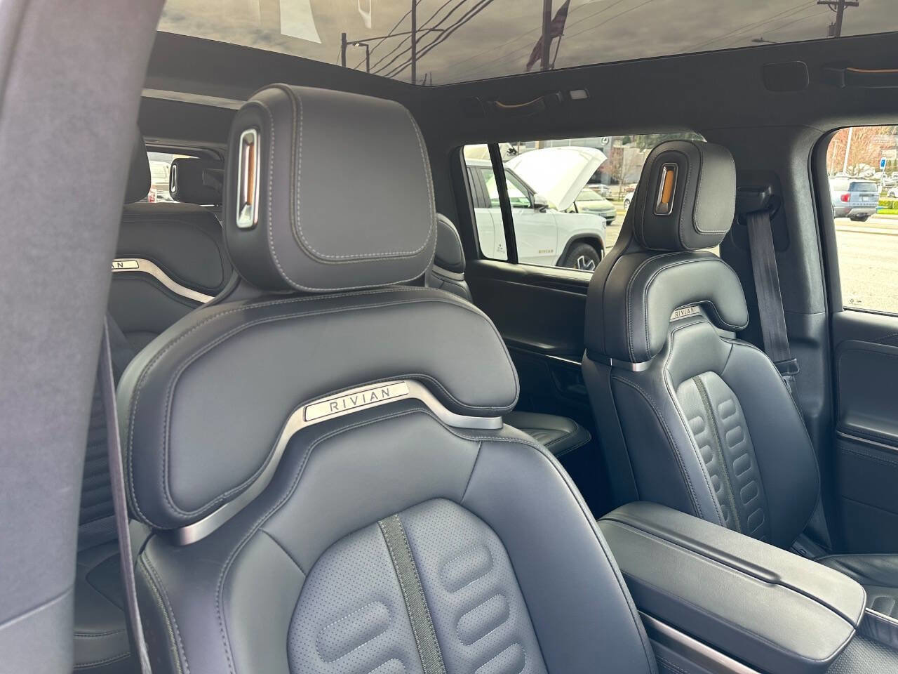 Used 2023 Rivian R1S Adventure image 20