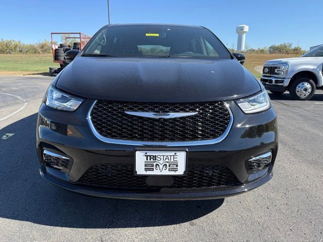 New 2026 Chrysler Pacifica Select image 2