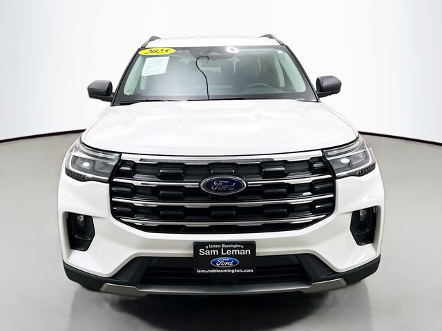 Used 2025 Ford Explorer Active w/ Active Comfort Package image 2