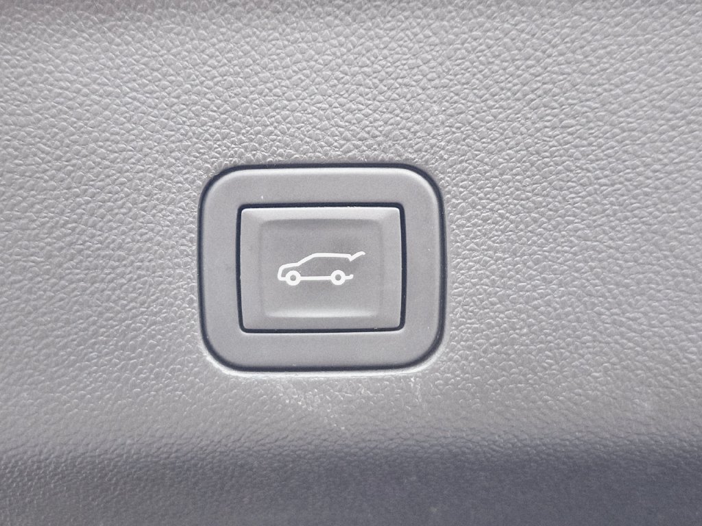 Used 2025 Chevrolet Suburban LT RWD image 14