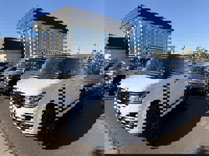 Used 2016 Land Rover Range Rover HSE image 1