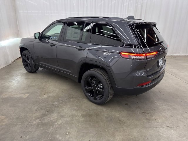 New 2025 Jeep Grand Cherokee Limited w/ Black Appearance Package image 31