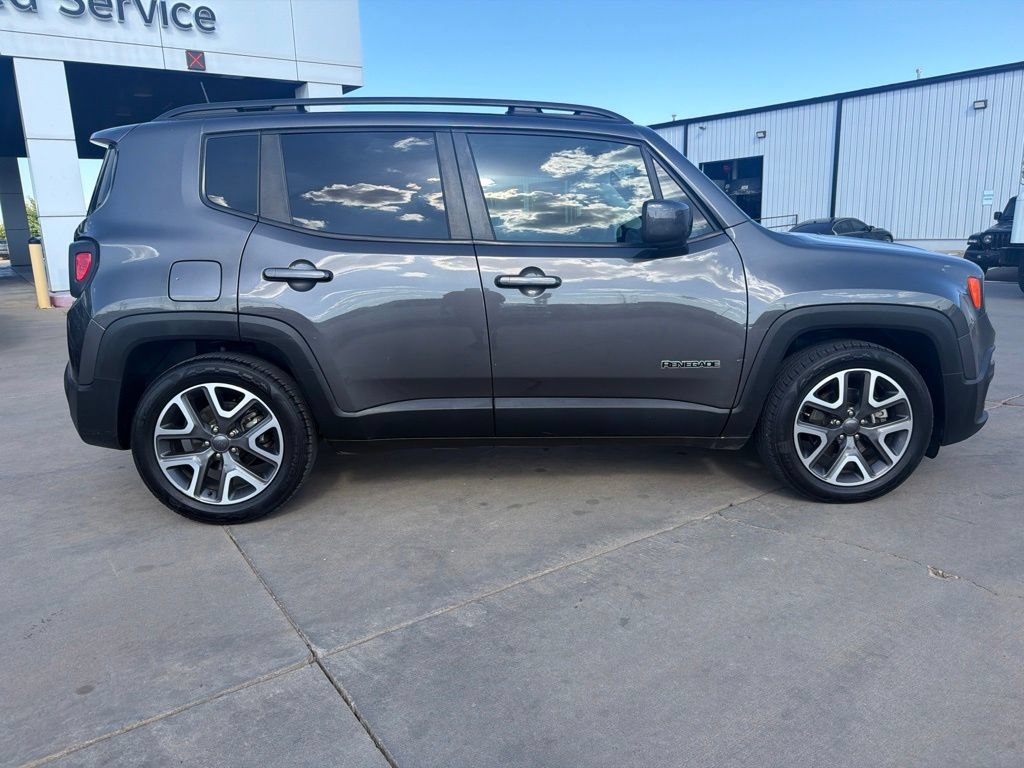 Used 2018 Jeep Renegade Latitude FWD image 2