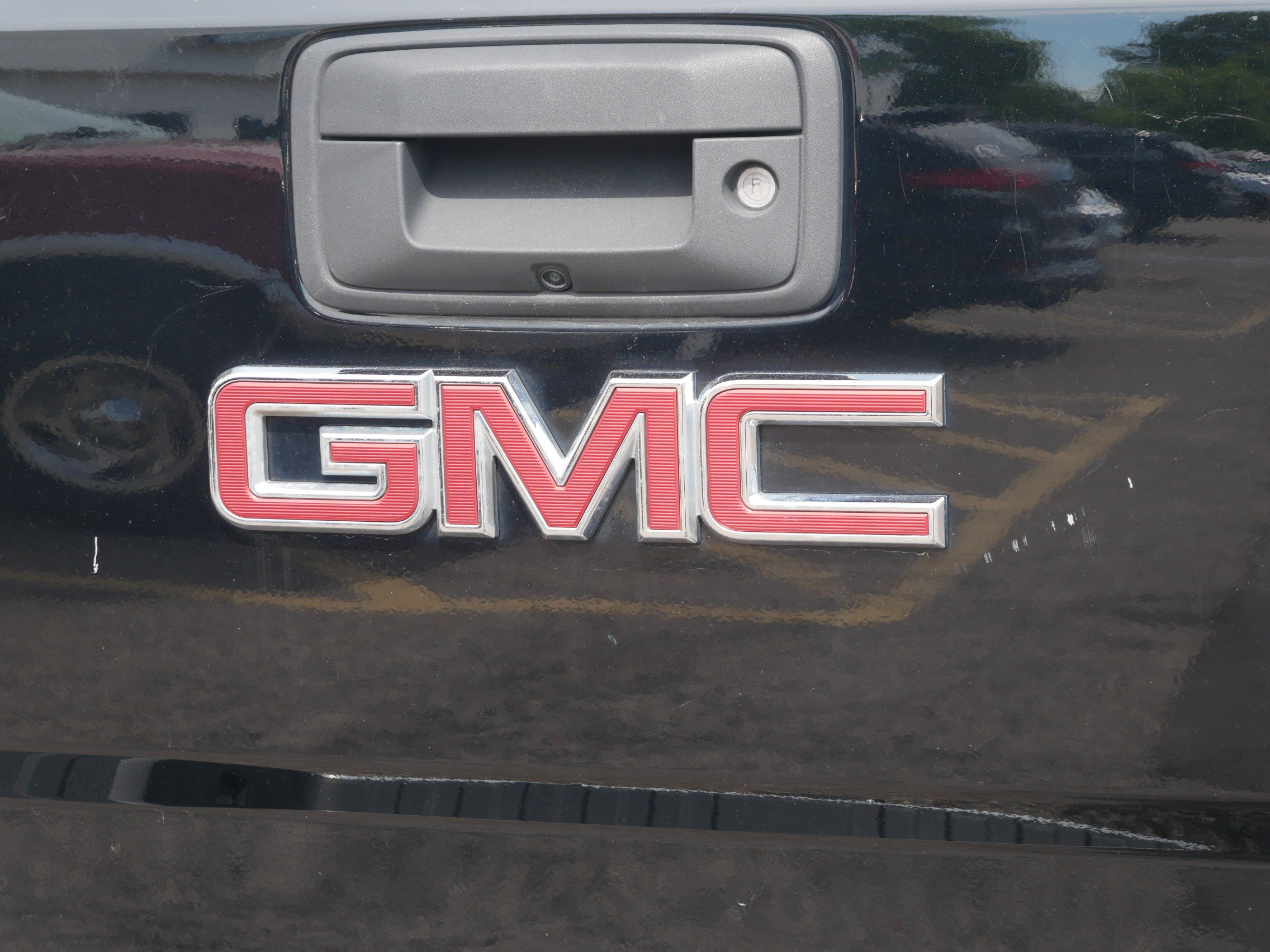 Used 2014 GMC Sierra 1500 SLT w/ Suspension Package, Off-Road AWD/4WD image 4