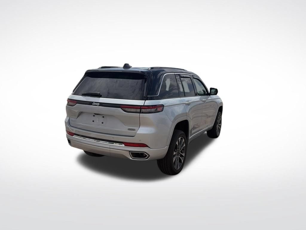 Used 2024 Jeep Grand Cherokee Overland w/ Trailer Tow Package AWD/4WD image 4