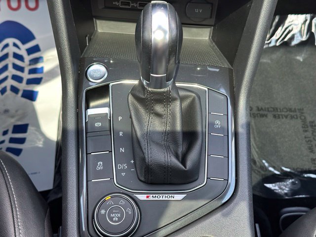 Used 2018 Volkswagen Tiguan SEL AWD/4WD image 22