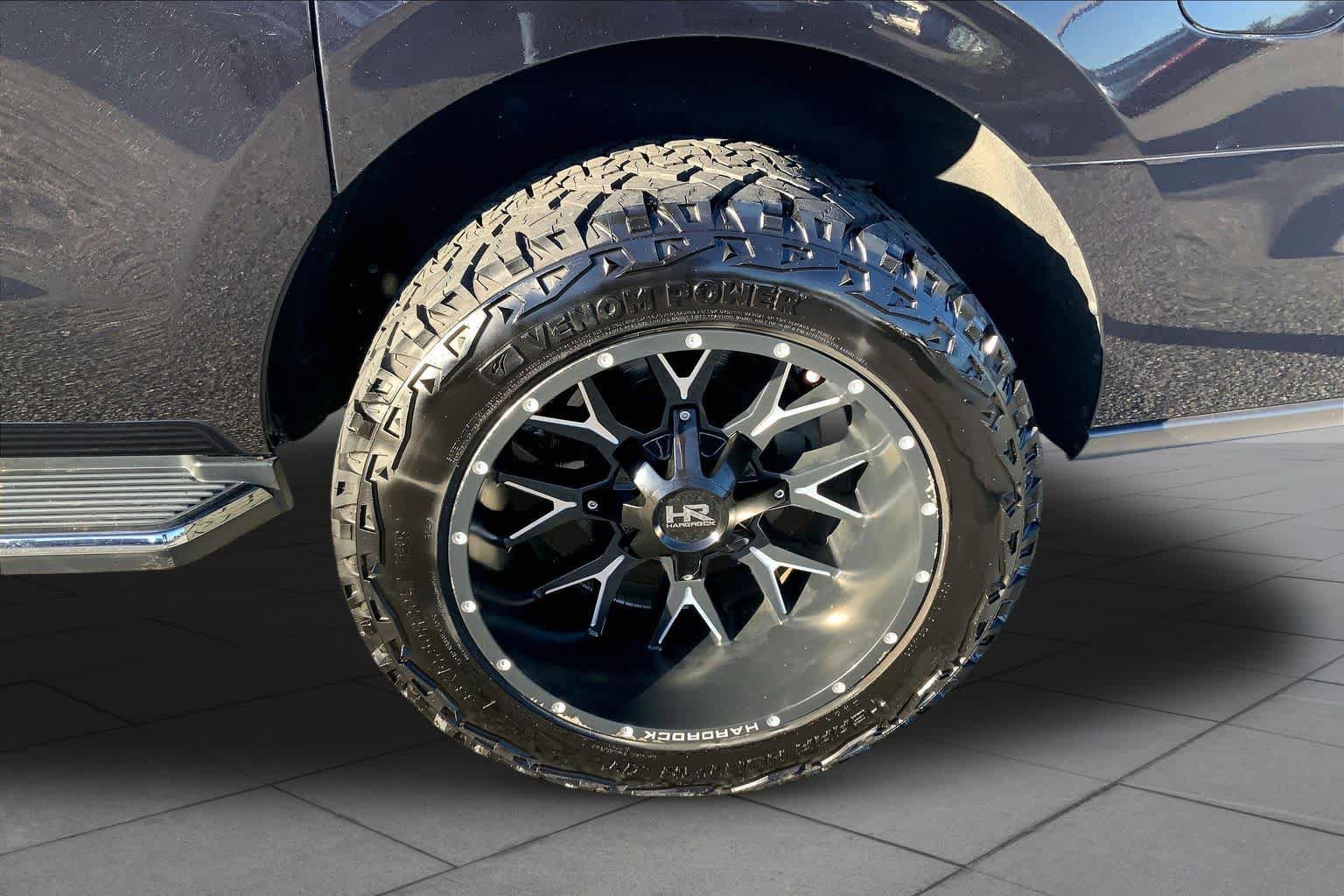 Used 2019 Ford Expedition Max XLT w/ Equipment Group 202A RWD image 10