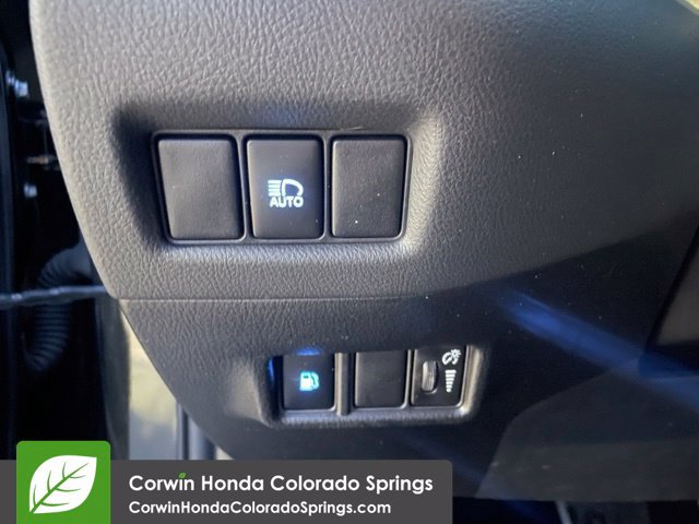 Used 2019 Toyota C-HR XLE FWD image 19