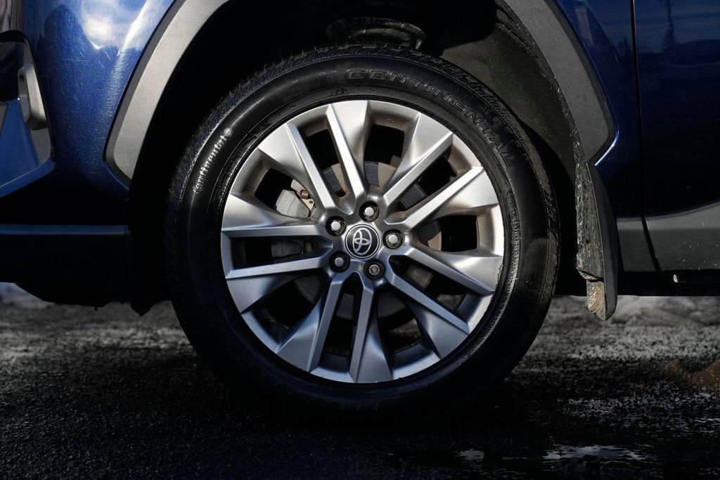 Used 2022 Toyota RAV4 XLE Premium image 13