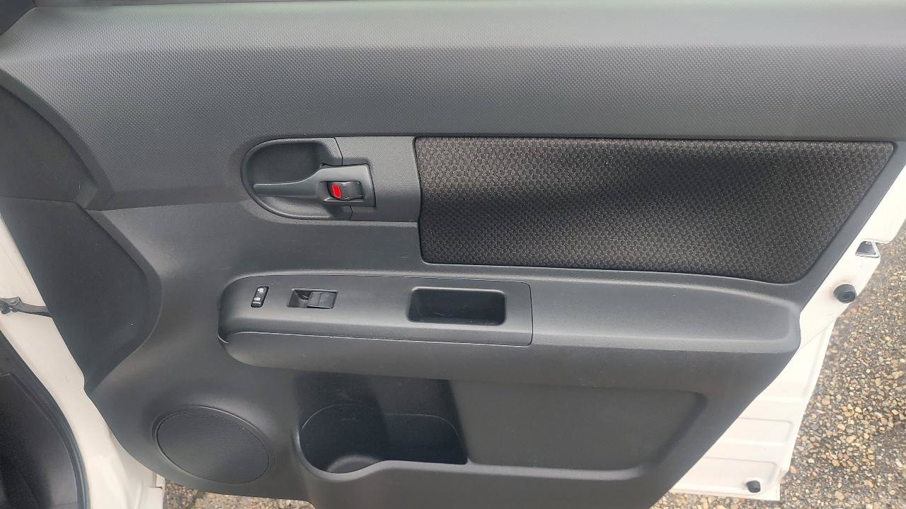 Used 2010 Scion xB FWD image 22