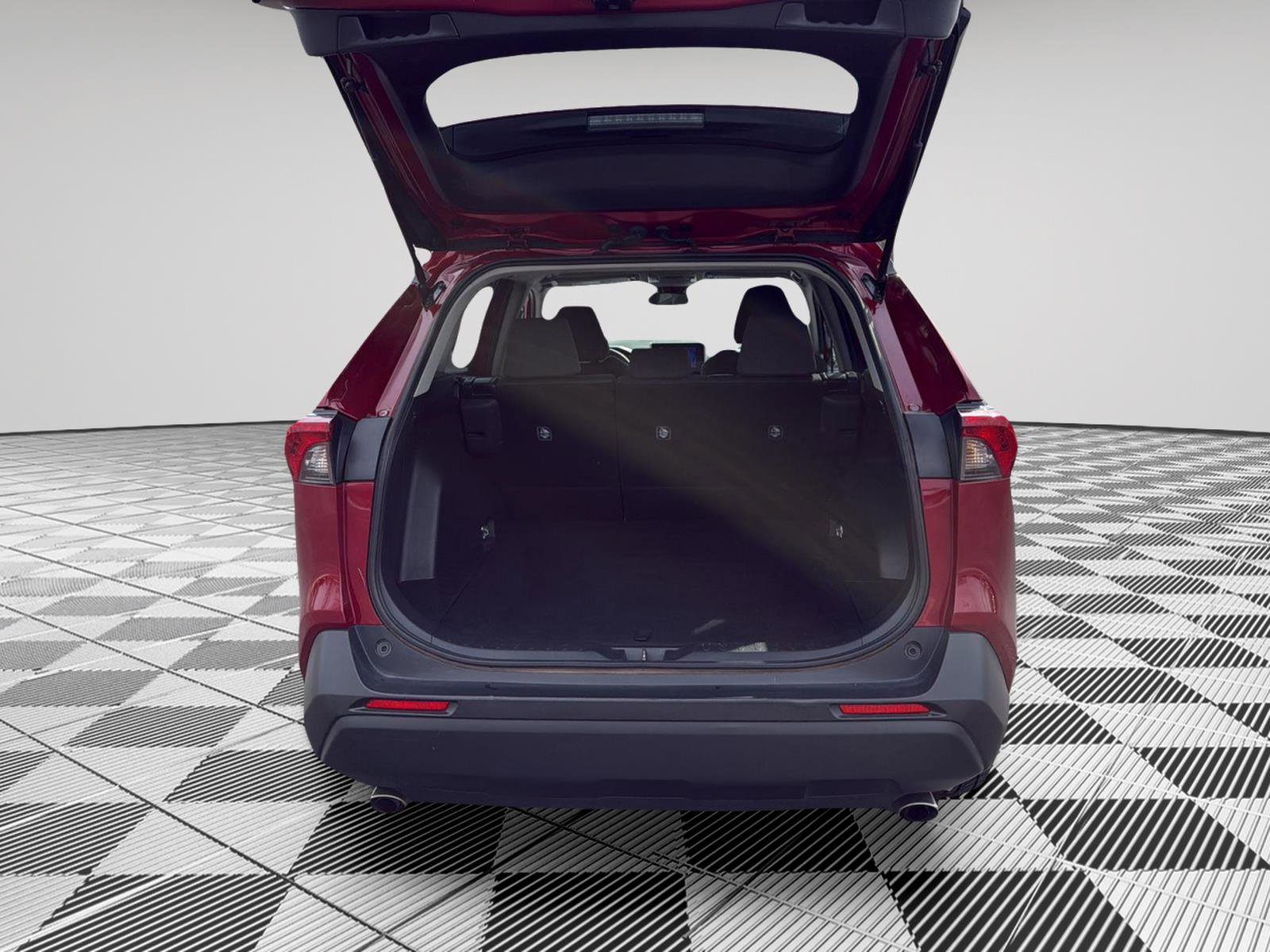 Used 2025 Toyota RAV4 XLE image 5