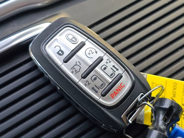 Used 2024 Chrysler Pacifica Touring-L FWD image 12