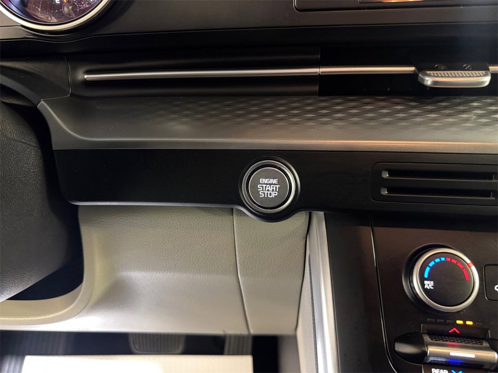 Used 2023 Kia Carnival LX image 29