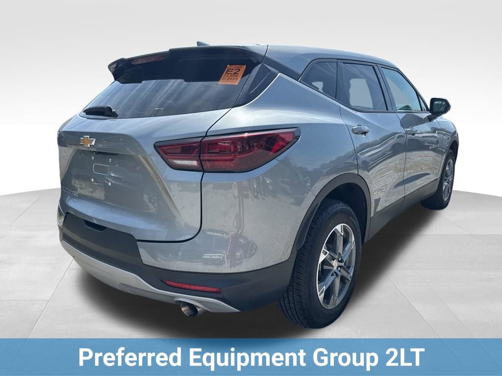Used 2025 Chevrolet Blazer LT image 9