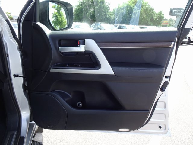 Used 2017 Toyota Land Cruiser image 18