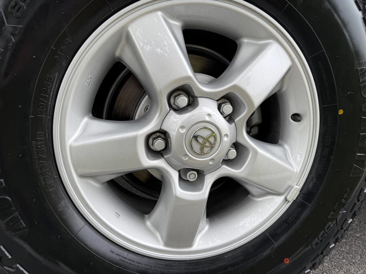 Used 2004 Toyota Land Cruiser image 37