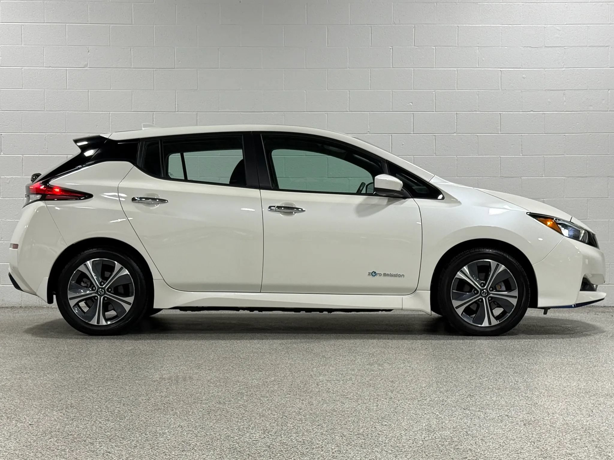 Used 2019 Nissan Leaf SV Plus w/ SV Plus Technology Package FWD image 5