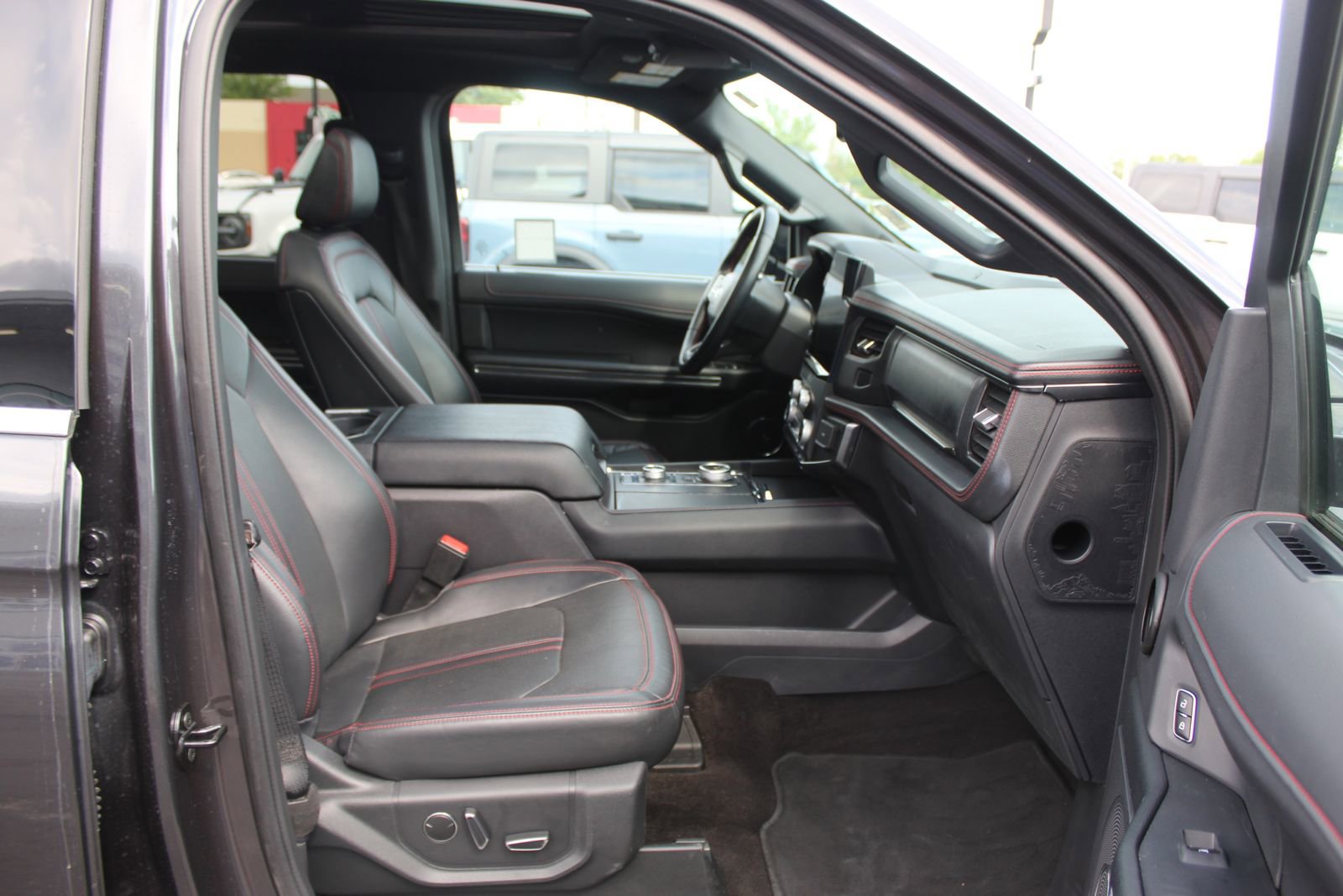 Used 2023 Ford Expedition Limited AWD/4WD image 11