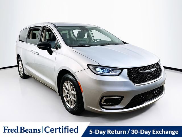 Used 2024 Chrysler Pacifica Touring-L image 1