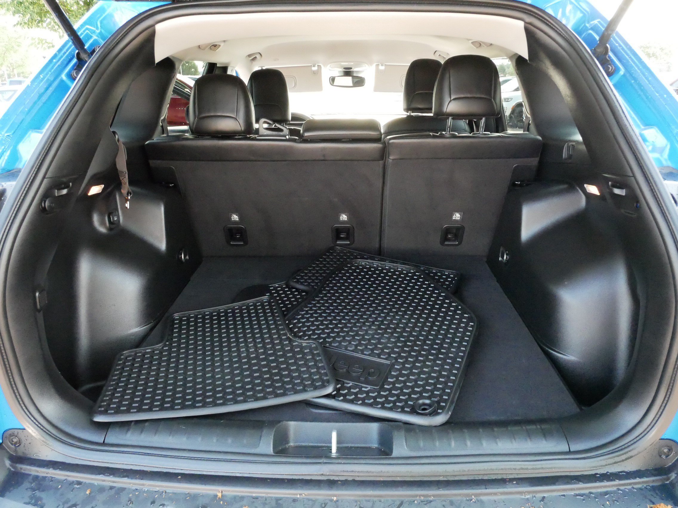 Used 2022 Jeep Cherokee Latitude AWD/4WD image 18