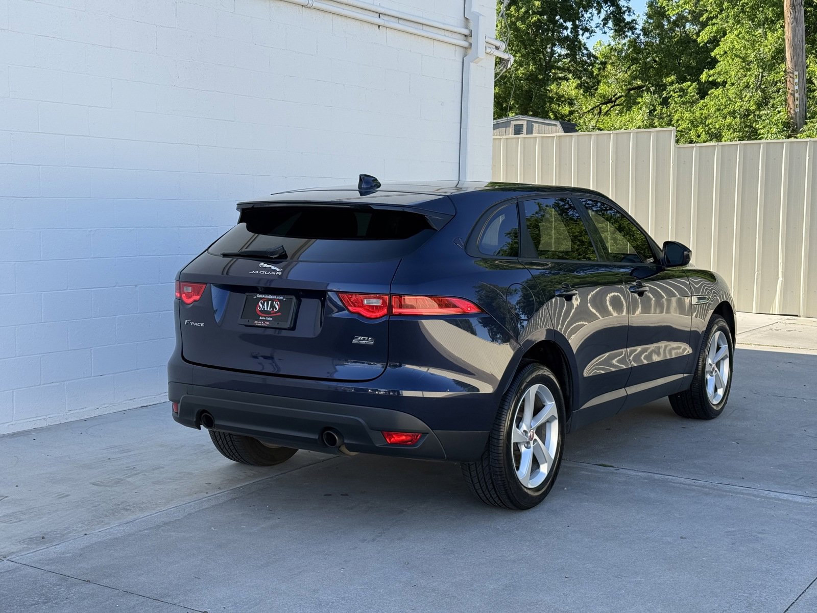 Used 2018 Jaguar F-PACE Premium image 5