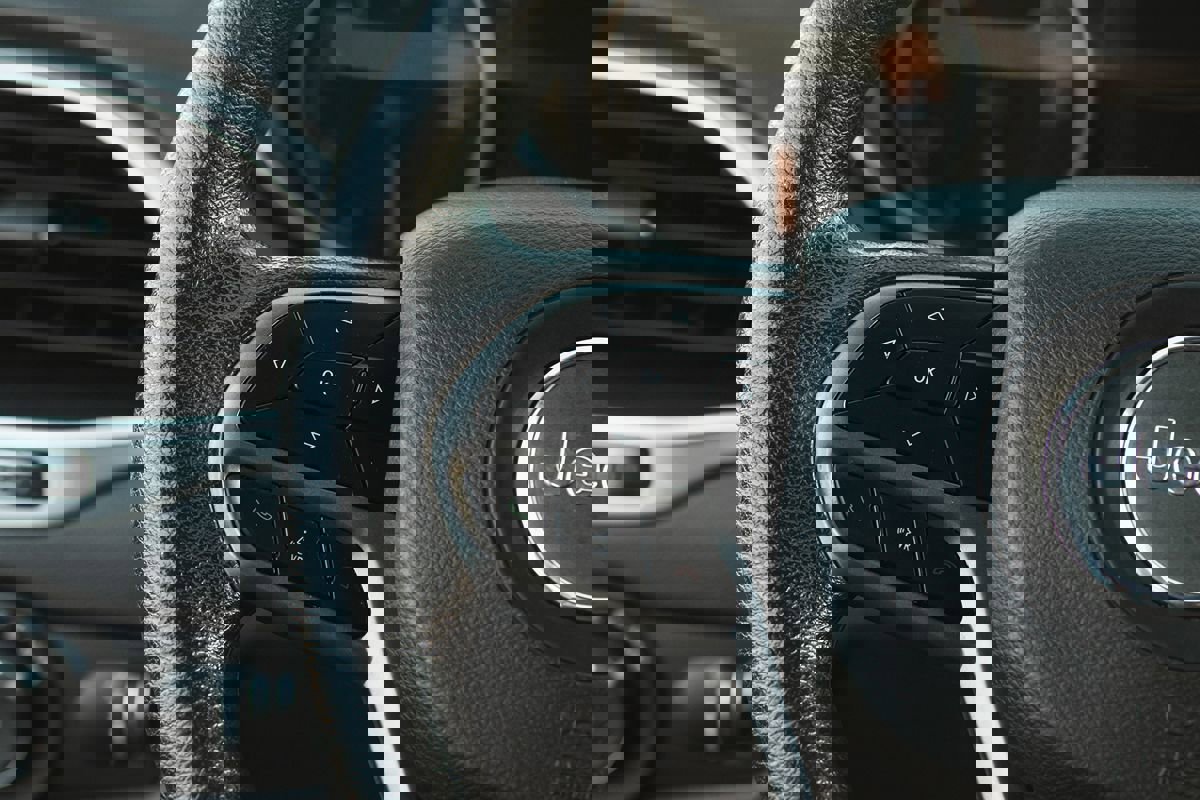 Used 2019 Jeep Cherokee Latitude w/ Popular Appearance Group image 12