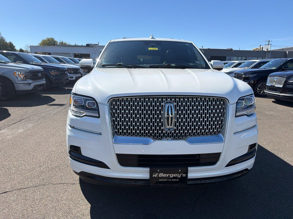 Certified 2023 Lincoln Navigator Reserve AWD/4WD image 11