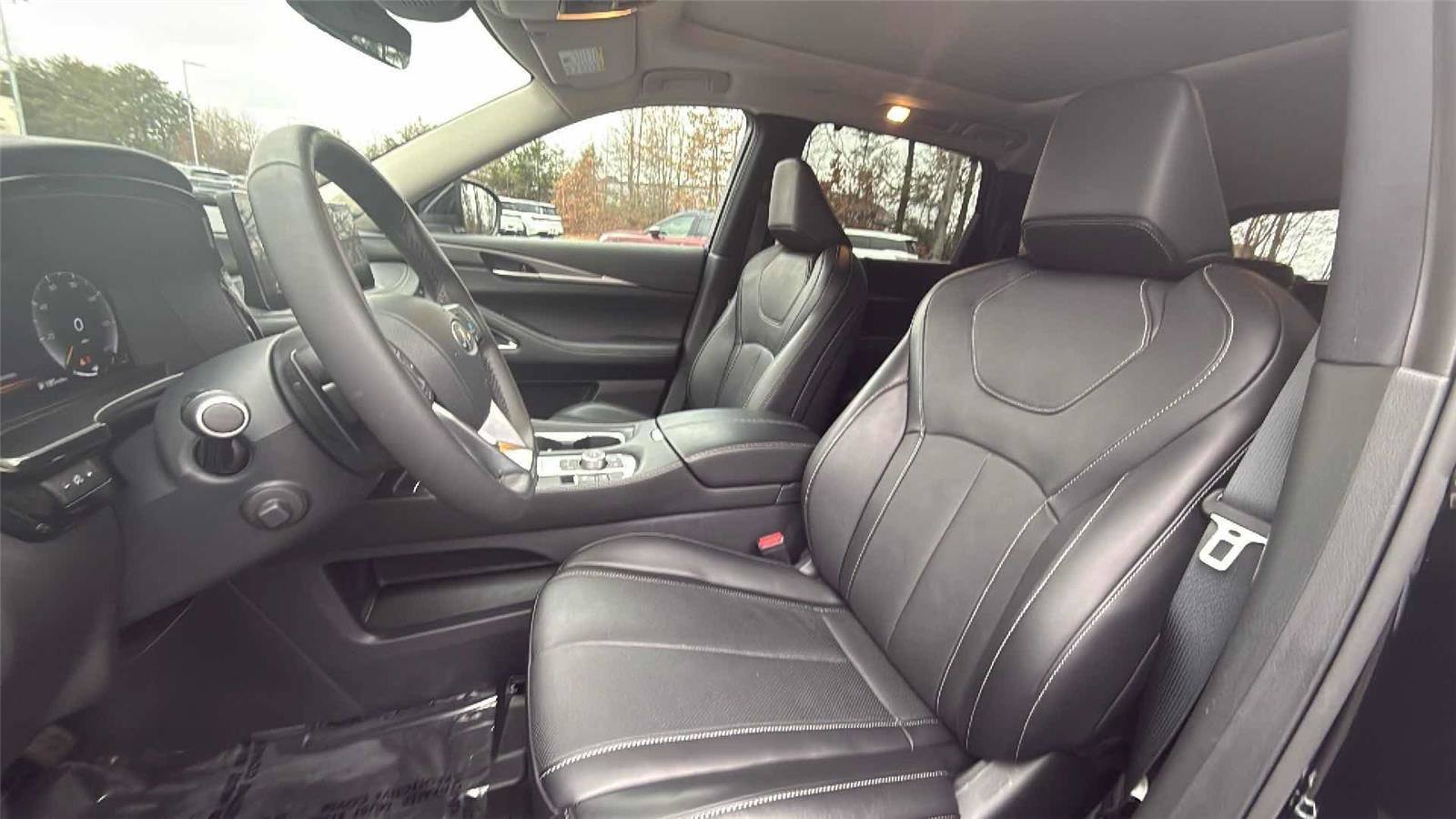 Certified 2025 INFINITI QX60 Luxe image 11