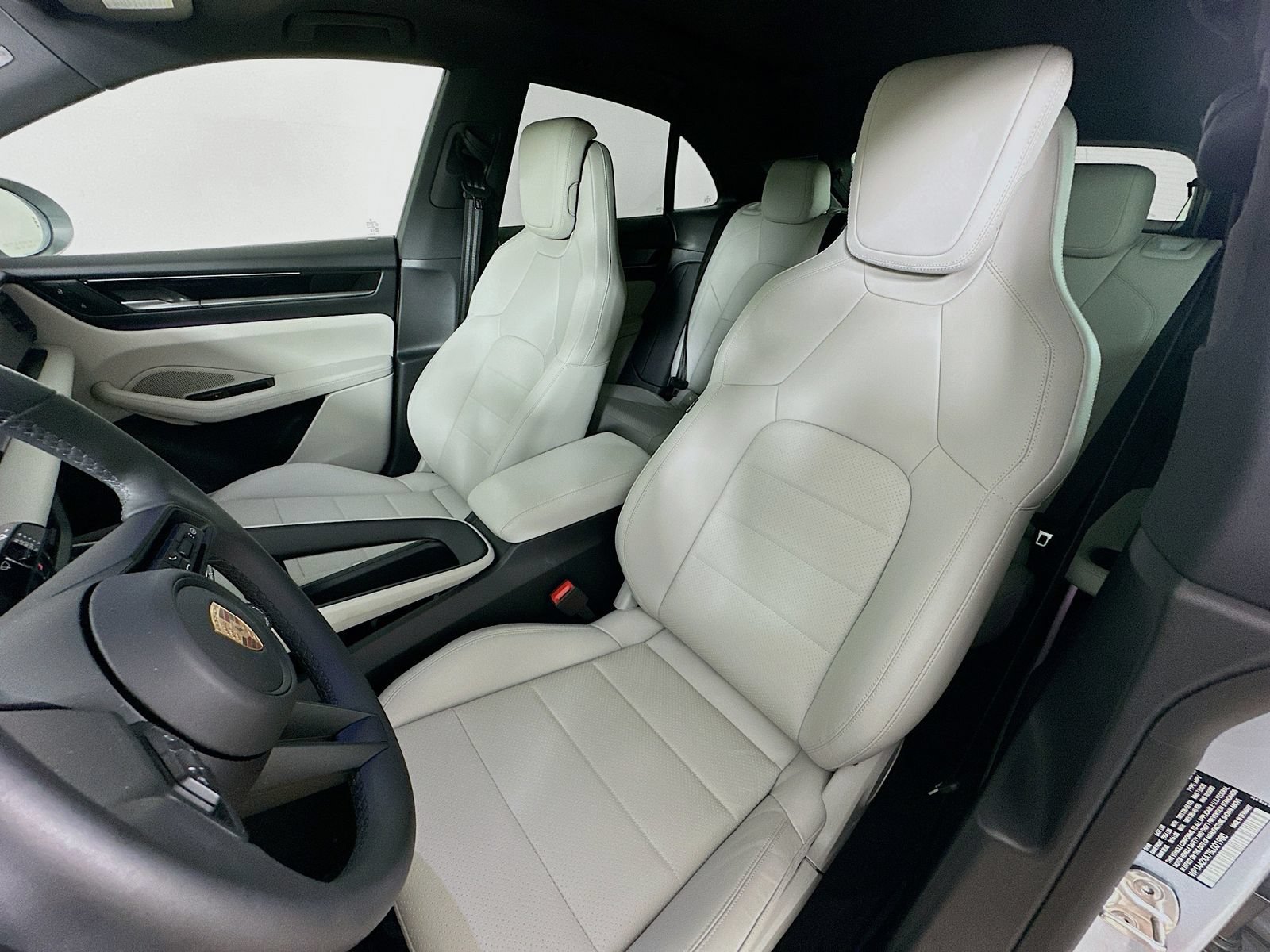 Used 2025 Porsche Macan 4 Electric AWD/4WD image 35