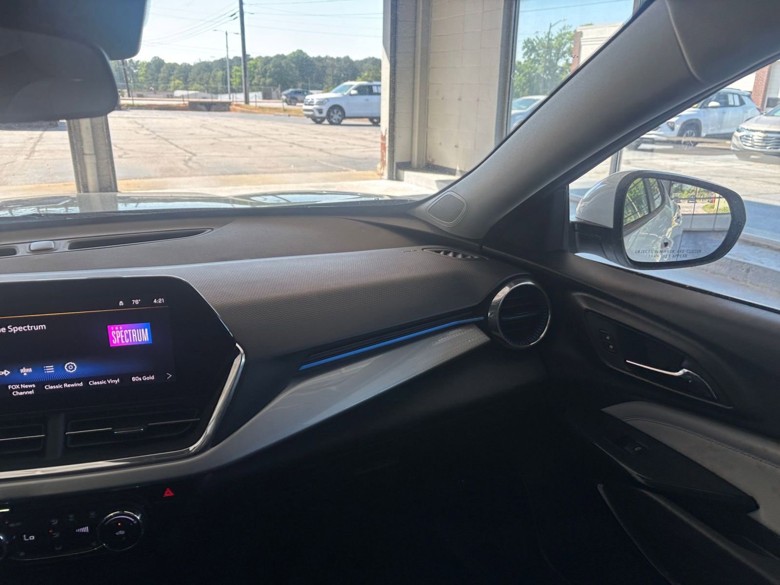 Used 2025 Chevrolet Trax LT w/ LT Convenience Package FWD image 35