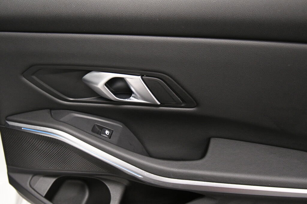Used 2025 BMW 330i xDrive Sedan image 25