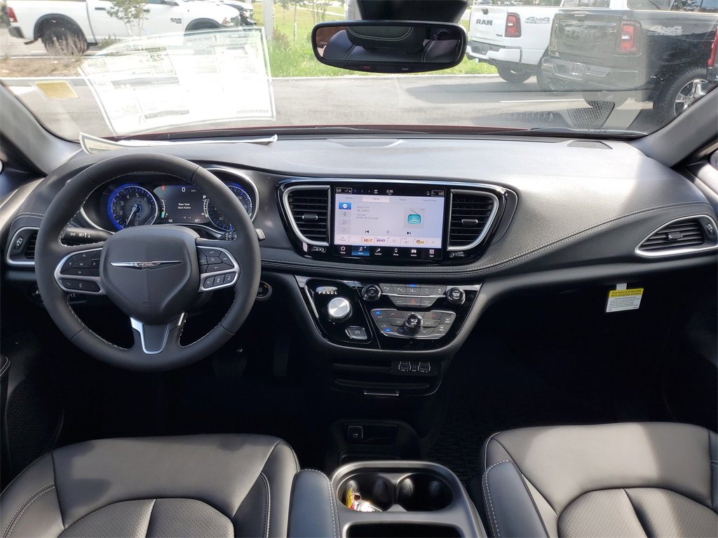 New 2025 Chrysler Pacifica Select image 21