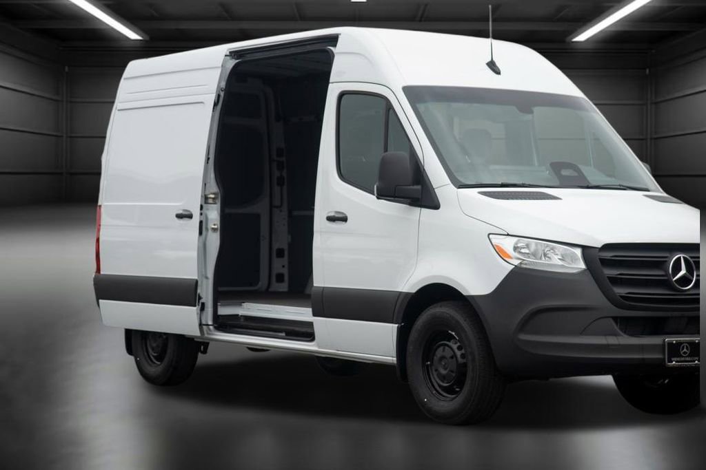 Used 2025 Mercedes-Benz Sprinter 2500 image 8