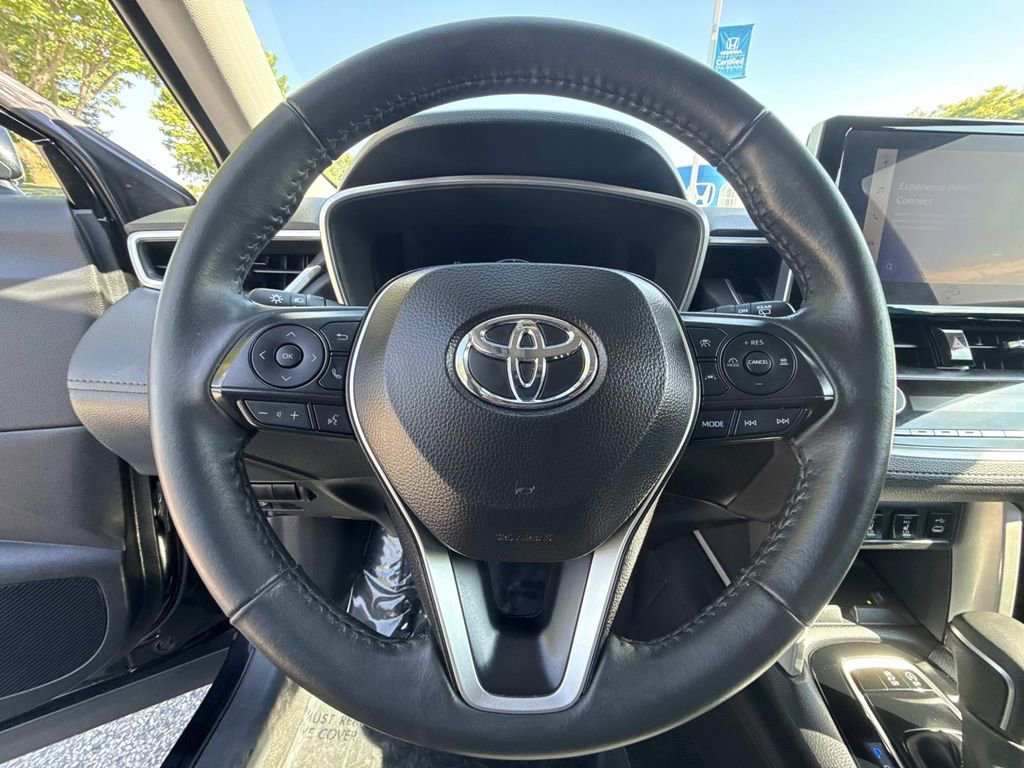 Used 2024 Toyota Corolla Cross XLE AWD/4WD image 12
