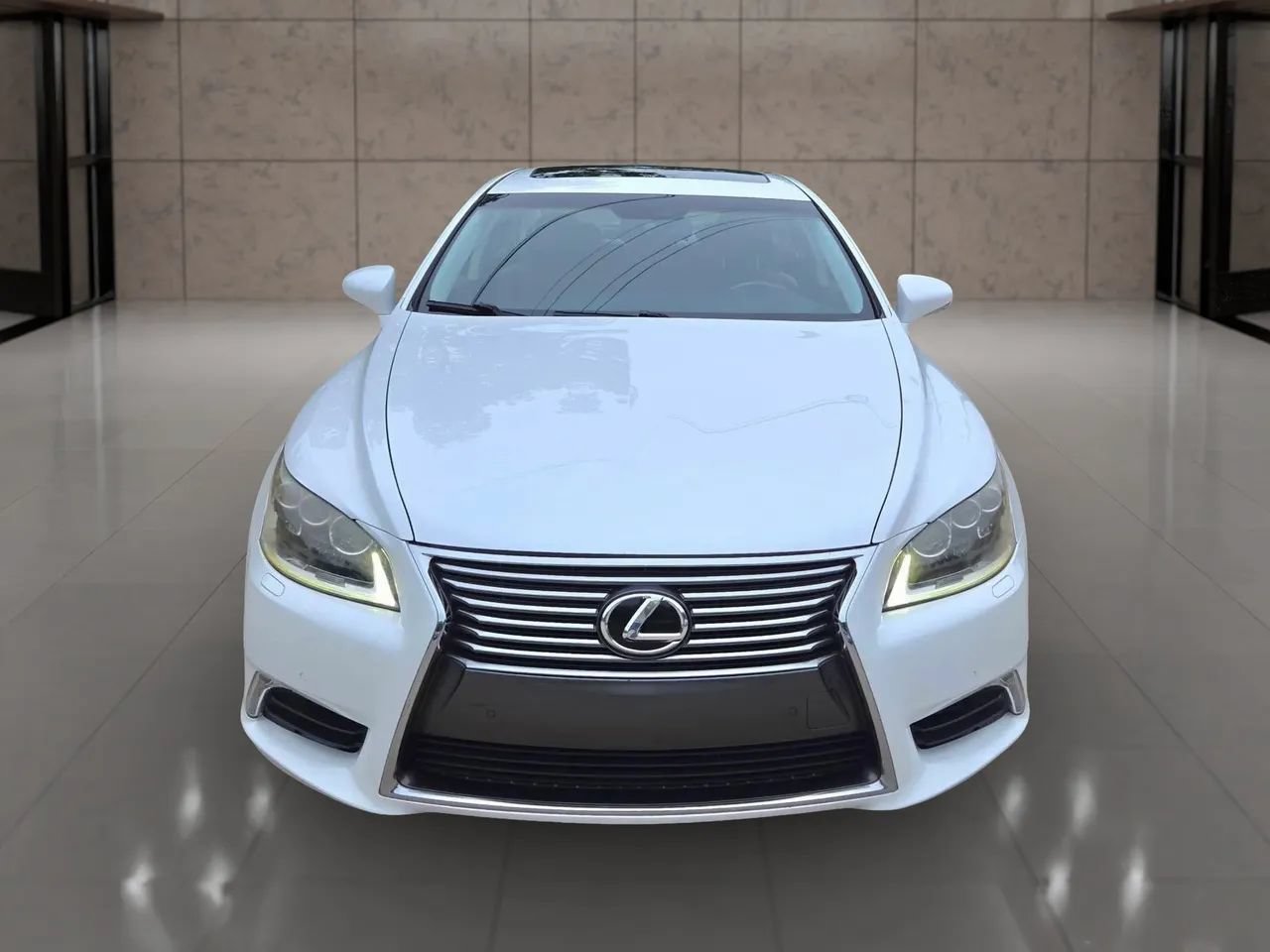 Used 2013 Lexus LS 460 w/ Comfort Pkg RWD image 4