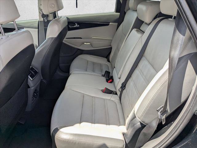 Used 2017 Kia Sorento SX image 18