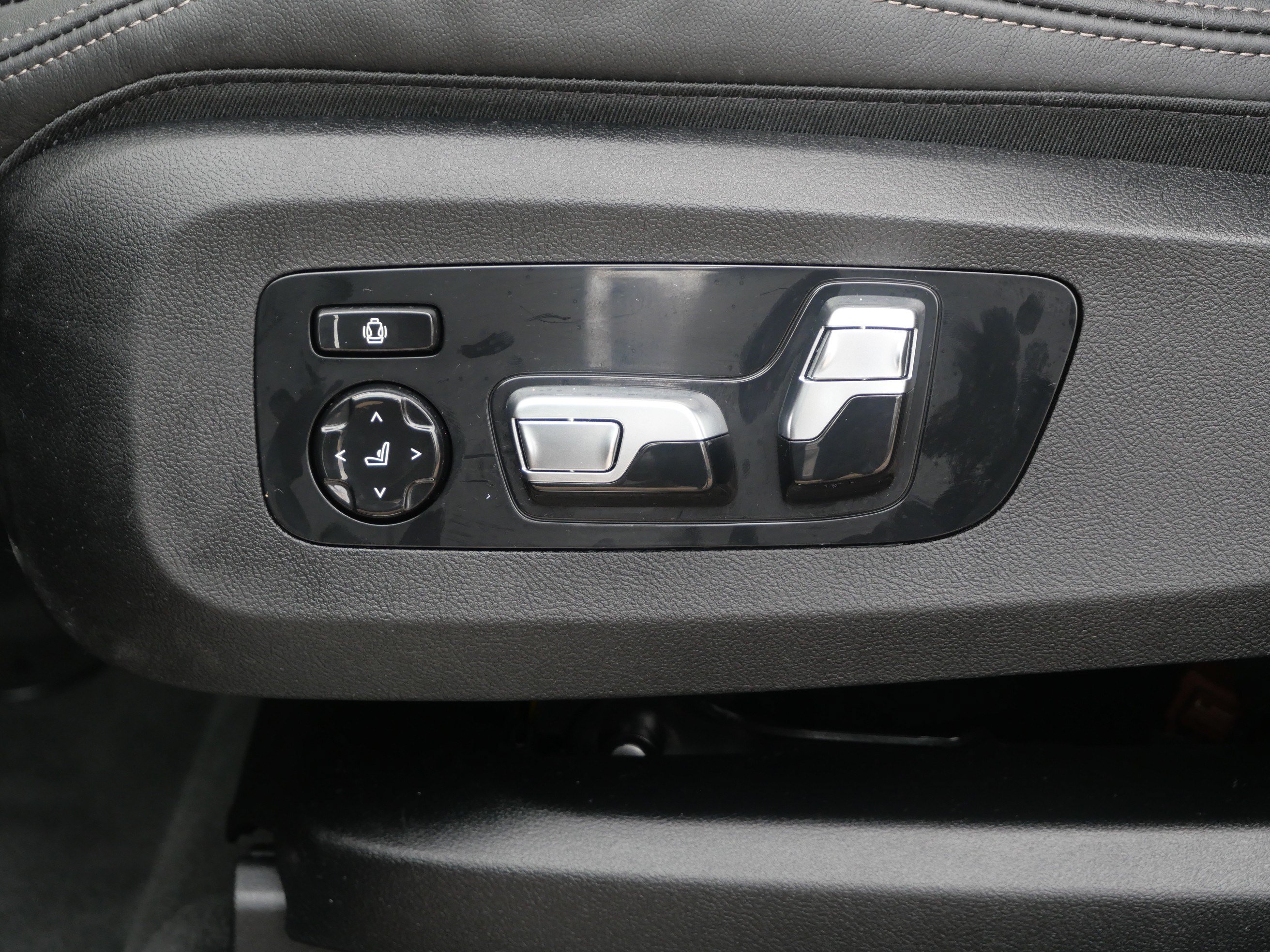 Used 2026 BMW X7 xDrive40i AWD/4WD image 14