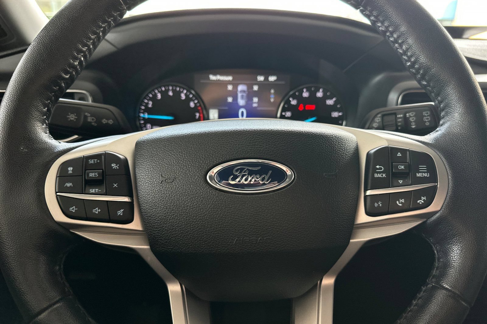 Certified 2022 Ford Explorer XLT w/ Equipment Group 202A RWD image 24