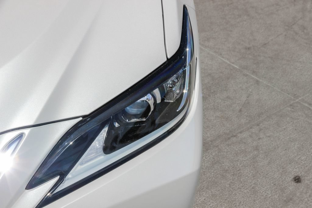 Certified 2023 Lexus ES 350 w/ Accessory Package (Z2) FWD image 9