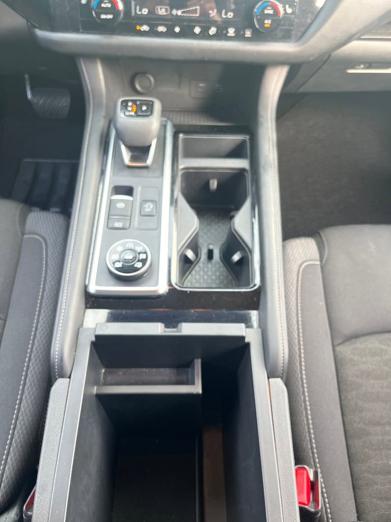 Used 2025 Nissan Pathfinder SV AWD/4WD image 23