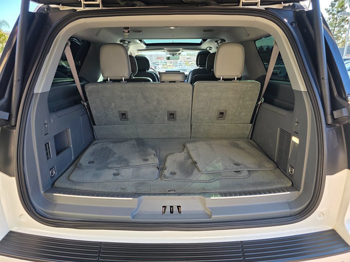 Used 2018 Lincoln Navigator L Select w/ Technology Package RWD image 20