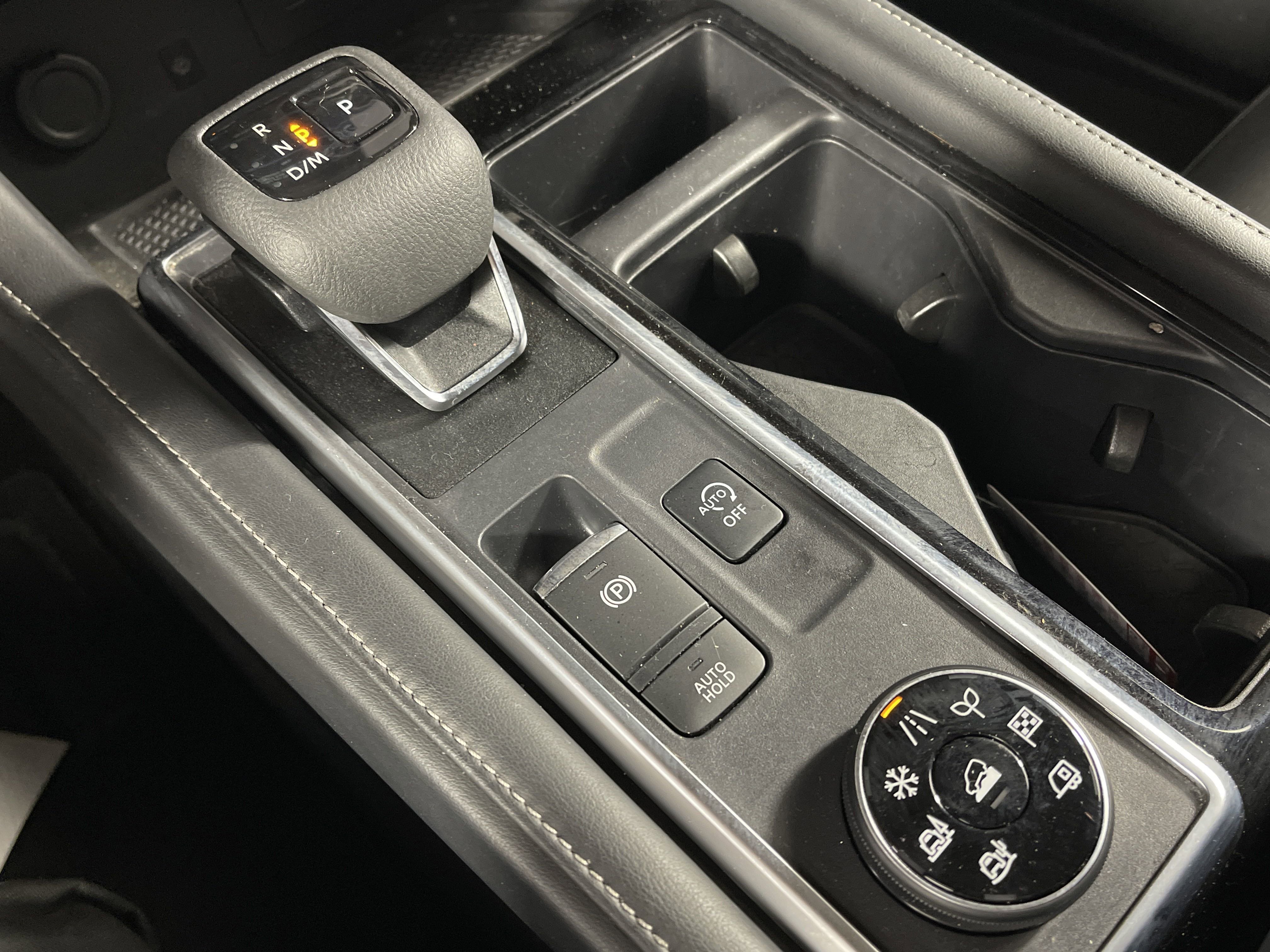 Used 2023 Nissan Pathfinder SL w/ Black Appearance Package image 21