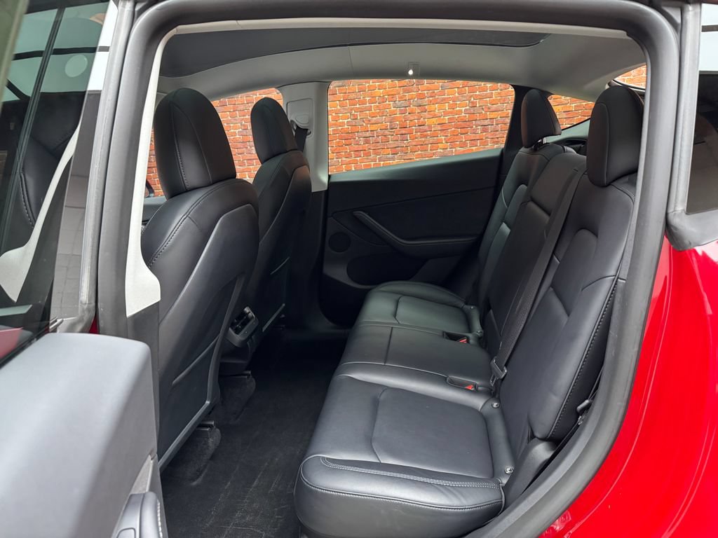 Used 2022 Tesla Model Y Long Range AWD/4WD image 24